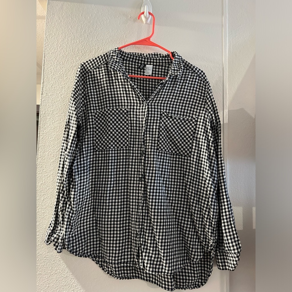 H&M black and white gingham button down top